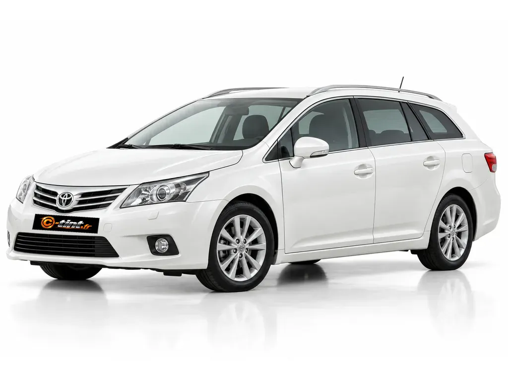 Toyota Avensis T27 — Génération 3 — Break · Break · 5 portes — vue trois-quarts avant vers la gauche
