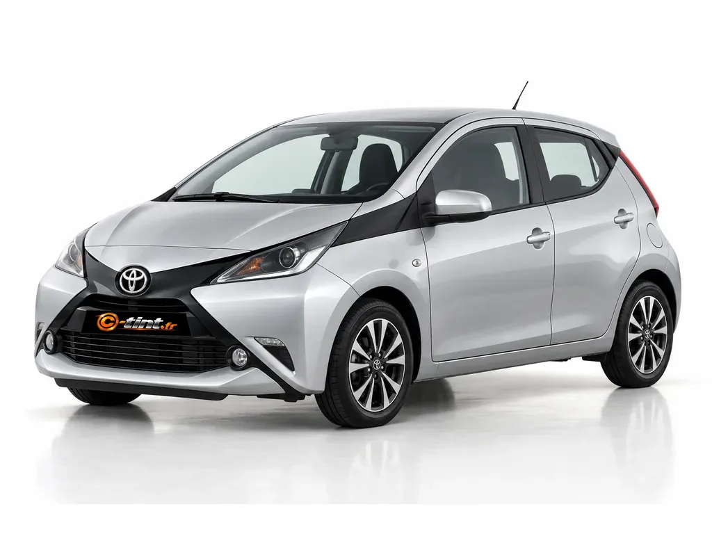 Toyota Aygo AB40 — Génération 2 · Compacte · 5 portes — vue trois-quarts avant vers la gauche