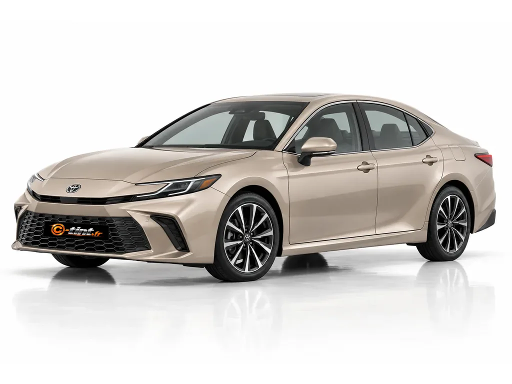 Toyota Camry XV80 — Génération 9 — Berline · Berline · 4 portes — vue trois-quarts avant vers la gauche
