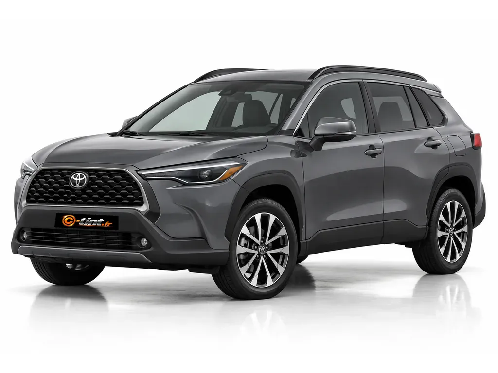 Toyota Corolla Cross XG10 — Génération 12 — Cross · SUV · 5 portes — vue trois-quarts avant vers la gauche
