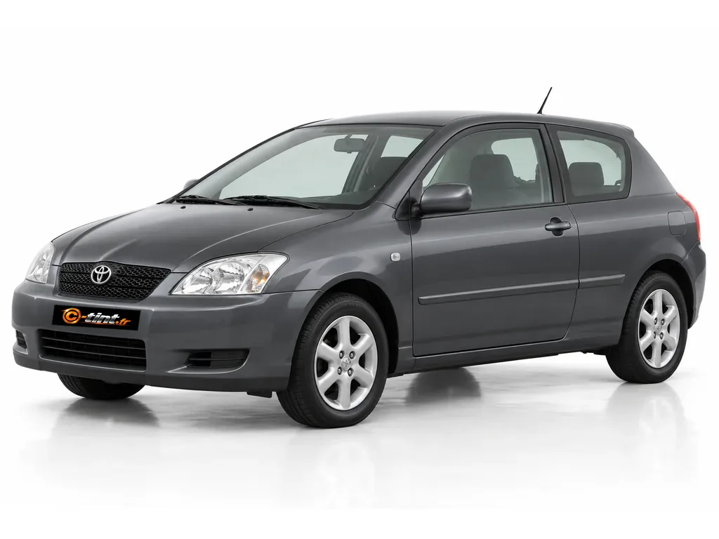 Toyota Corolla E120 — Génération 9 · Compacte · 3 portes — vue trois-quarts avant vers la gauche