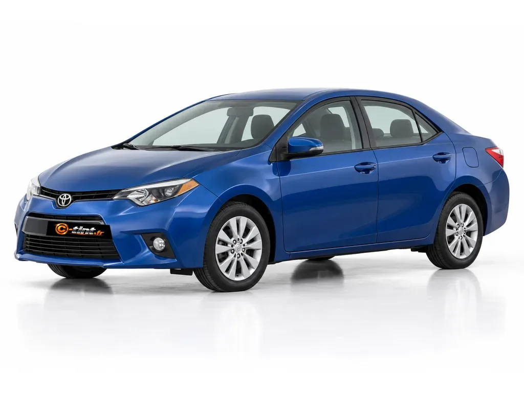 Toyota Corolla E170 — Génération 11 — Berline · Berline · 4 portes — vue trois-quarts avant vers la gauche