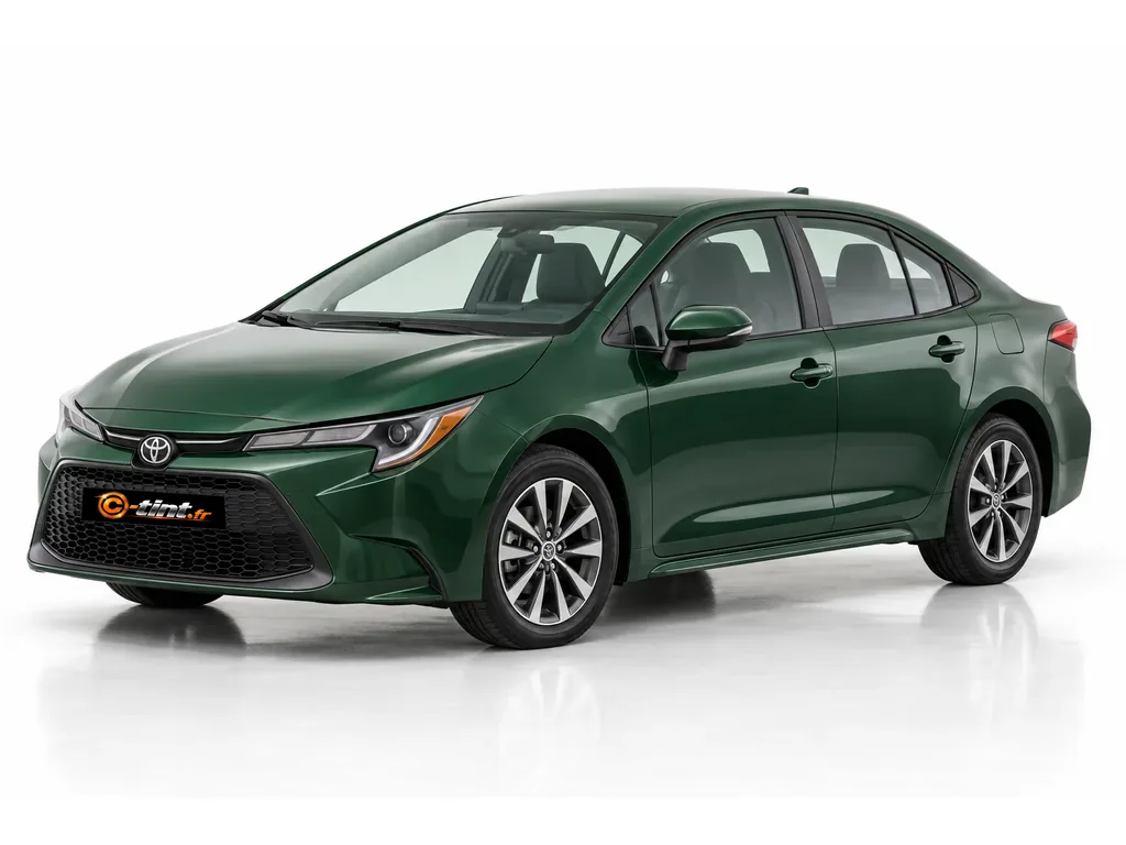 Toyota Corolla E210 — Génération 12 — Berline · Berline · 4 portes — vue trois-quarts avant vers la gauche