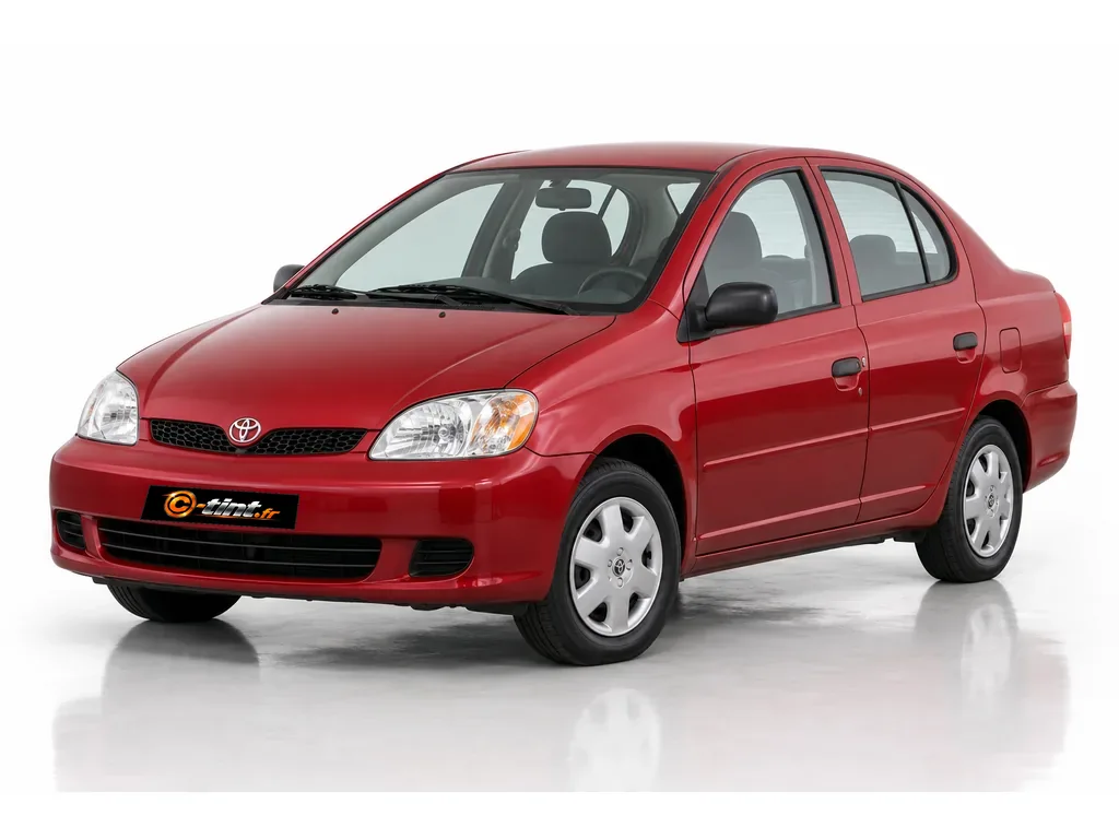 Toyota Echo XP10 — Berline · Berline · 4 portes — vue trois-quarts avant vers la gauche