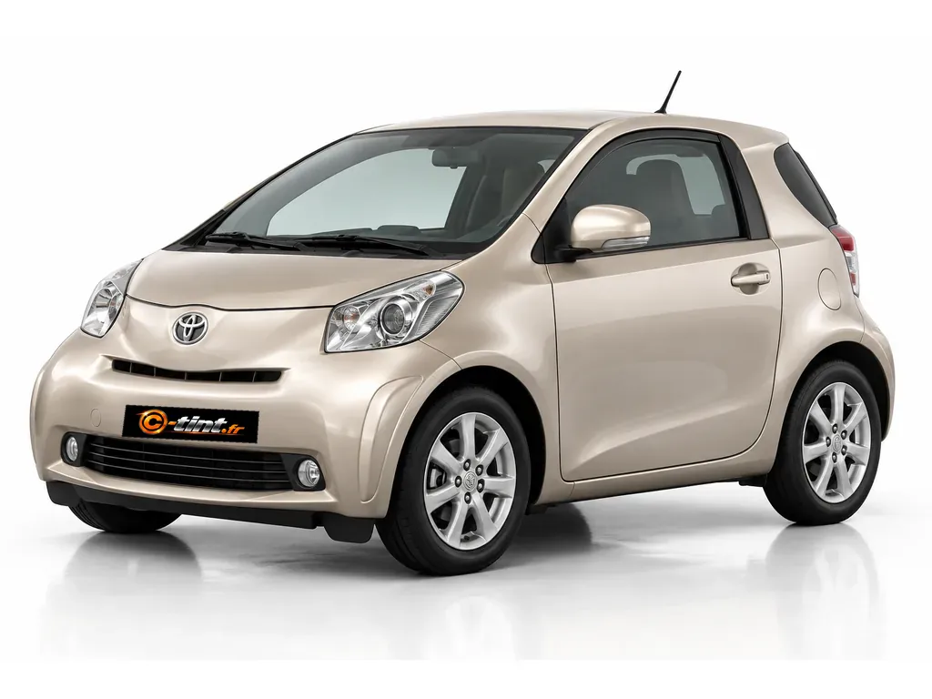 Toyota iQ AJ1 · Compacte · 3 portes — vue trois-quarts avant vers la gauche