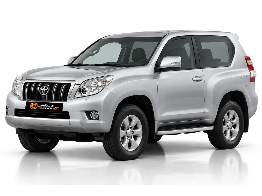 Toyota Land Cruiser J150 — Court — 3 portes · SUV · 3 portes — vue trois-quarts avant vers la gauche