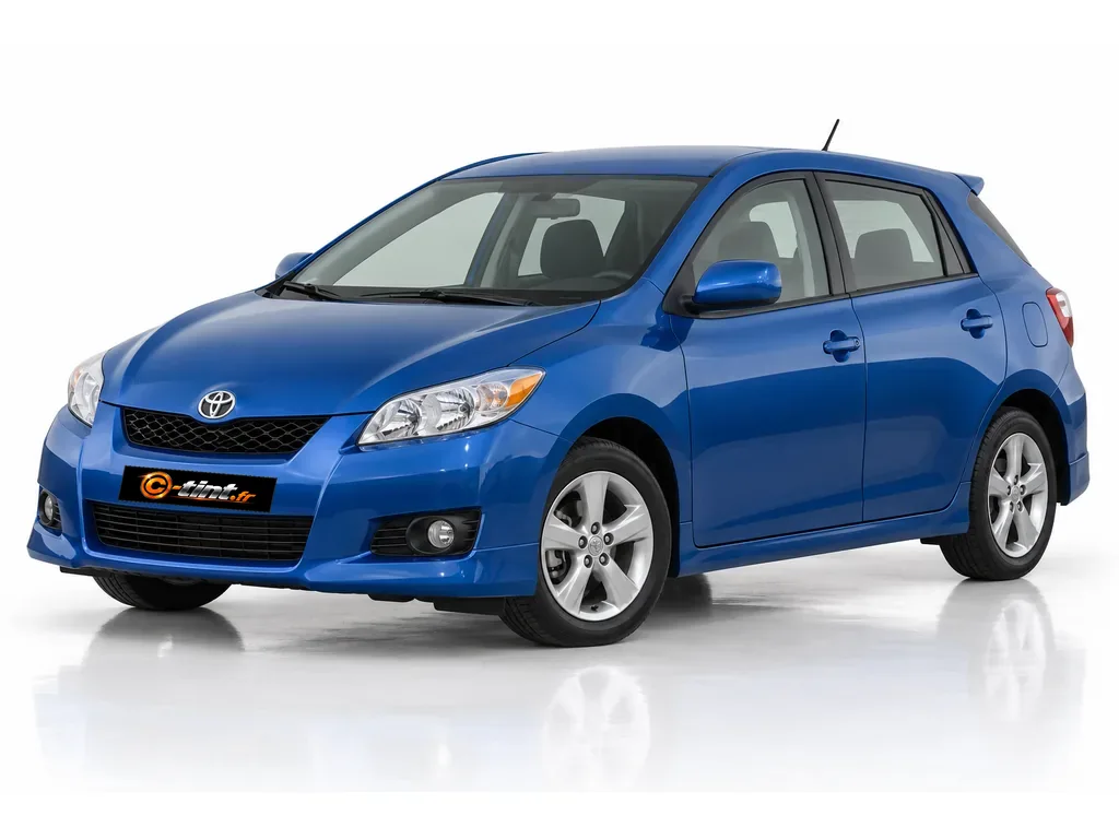 Toyota Matrix E140 · Compacte · 5 portes — vue trois-quarts avant vers la gauche
