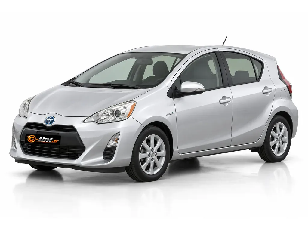 Toyota Prius c NHP10 — Prius c / Aqua · Compacte · 5 portes — vue trois-quarts avant vers la gauche