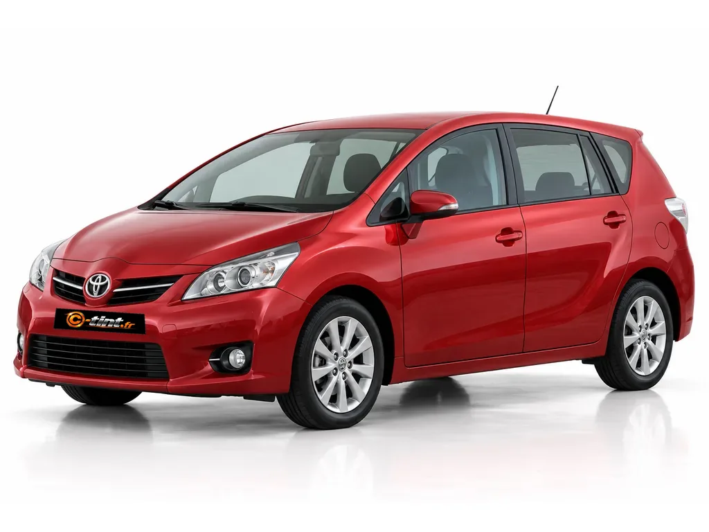 Toyota Verso AR2 · Monospace · 5 portes — vue trois-quarts avant vers la gauche