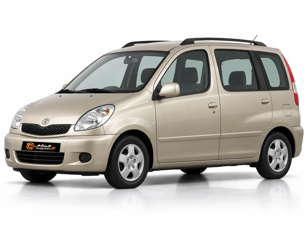 Toyota Yaris P2 — Génération 1 — Verso · Monospace · 5 portes — vue trois-quarts avant vers la gauche
