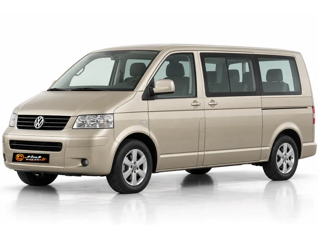 Volkswagen Caravelle (T5) Court — 2 portes latérales vitres coulissantes & avec hayon · Monospace · 5 portes — vue trois-quarts avant vers la gauche