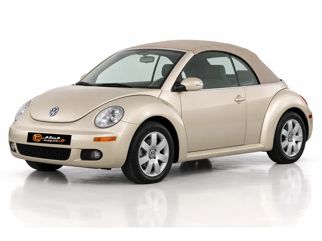 Volkswagen New Beetle 1Y — Cabriolet · Cabriolet · 2 portes — vue trois-quarts avant vers la gauche