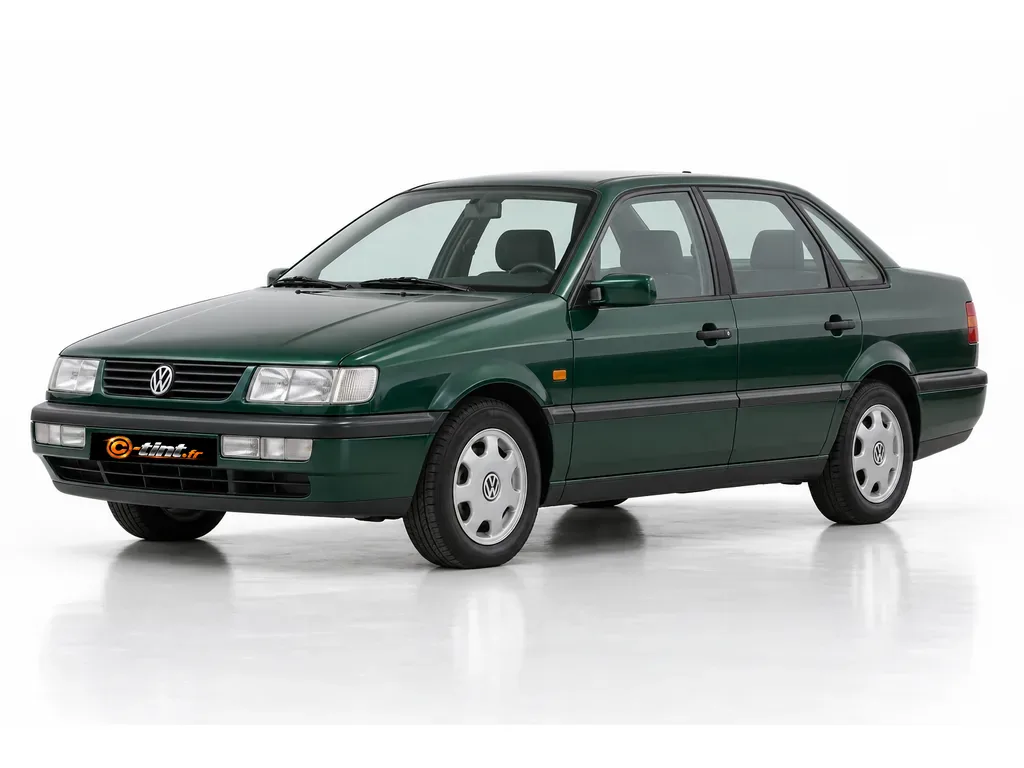 Volkswagen Passat B4 — Berline · Berline · 4 portes — vue trois-quarts avant vers la gauche
