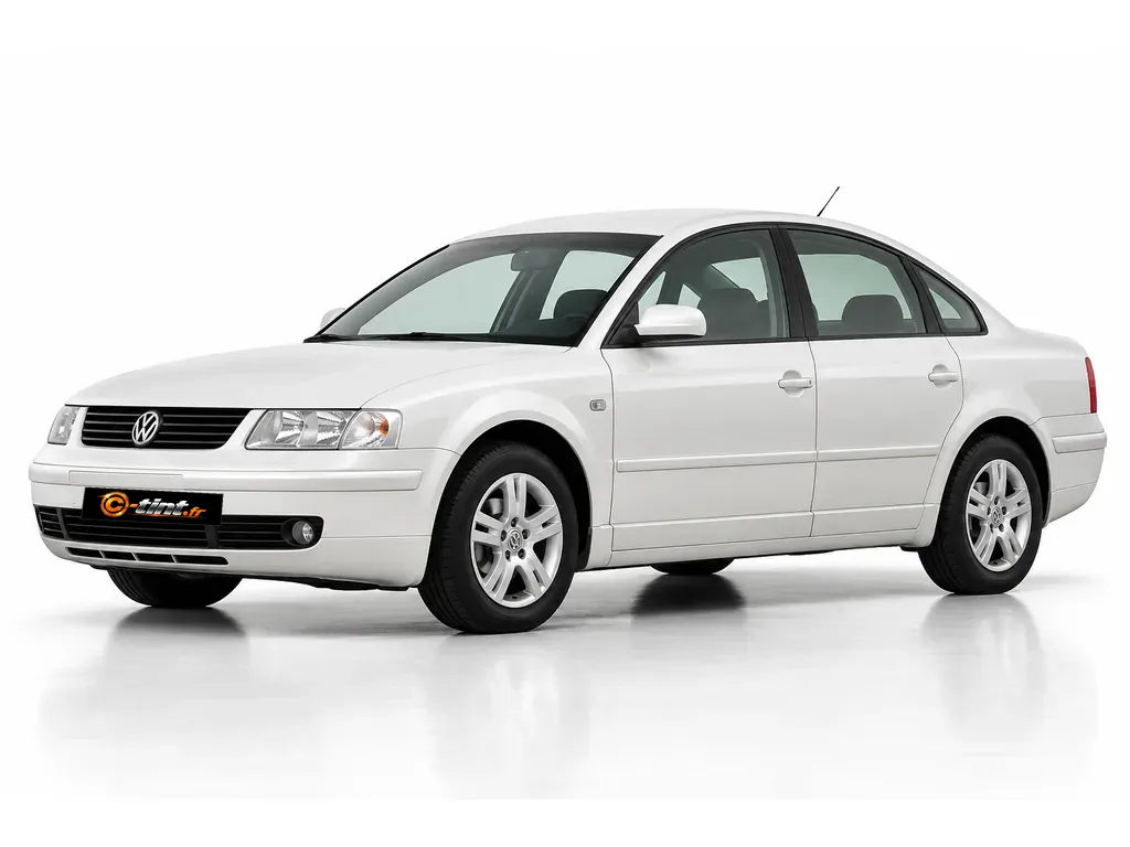 Volkswagen Passat B5 — Phase 1 — Berline · Berline · 4 portes — vue trois-quarts avant vers la gauche