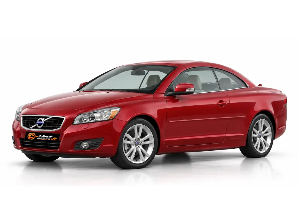 Volvo C70 M — Génération 2 — CC Cabriolet · Cabriolet · 2 portes — vue trois-quarts avant vers la gauche
